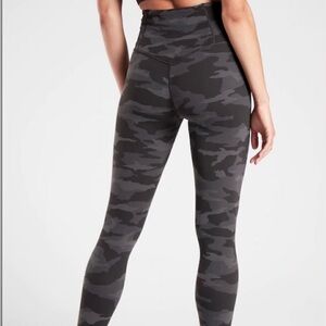 Athleta Camo High-Waisted Elation 7/8 Tight Black and Grey Small